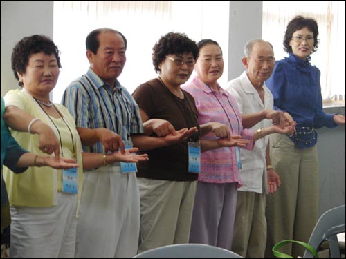 손바닥이 간질거리시나요? 아직 젊고 건강하신 증거랍니다. 